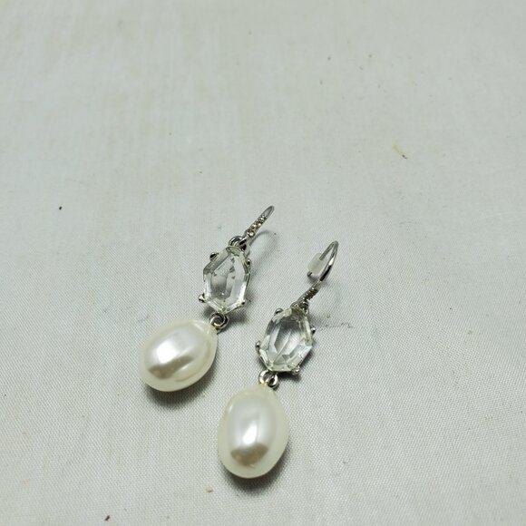 Bijou silver and Pearl drop fish hook earring - Picture 3 of 5